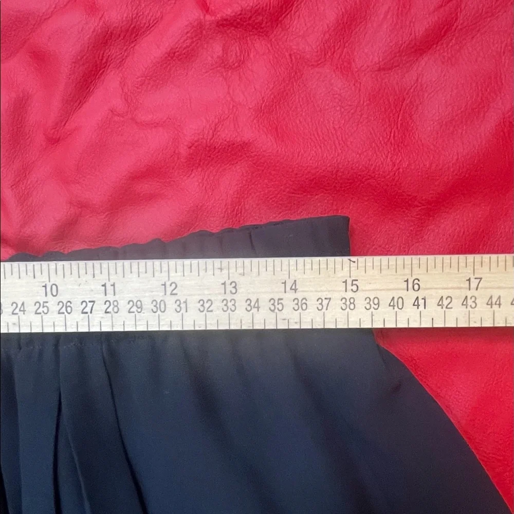 LOFT Medium Black Pleated Front/Back Elastic Wide Band Lined Skirt - Picture 9 of 12